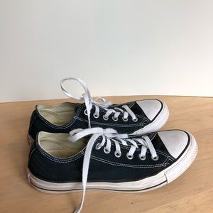 Converse women’s low top black shoes
